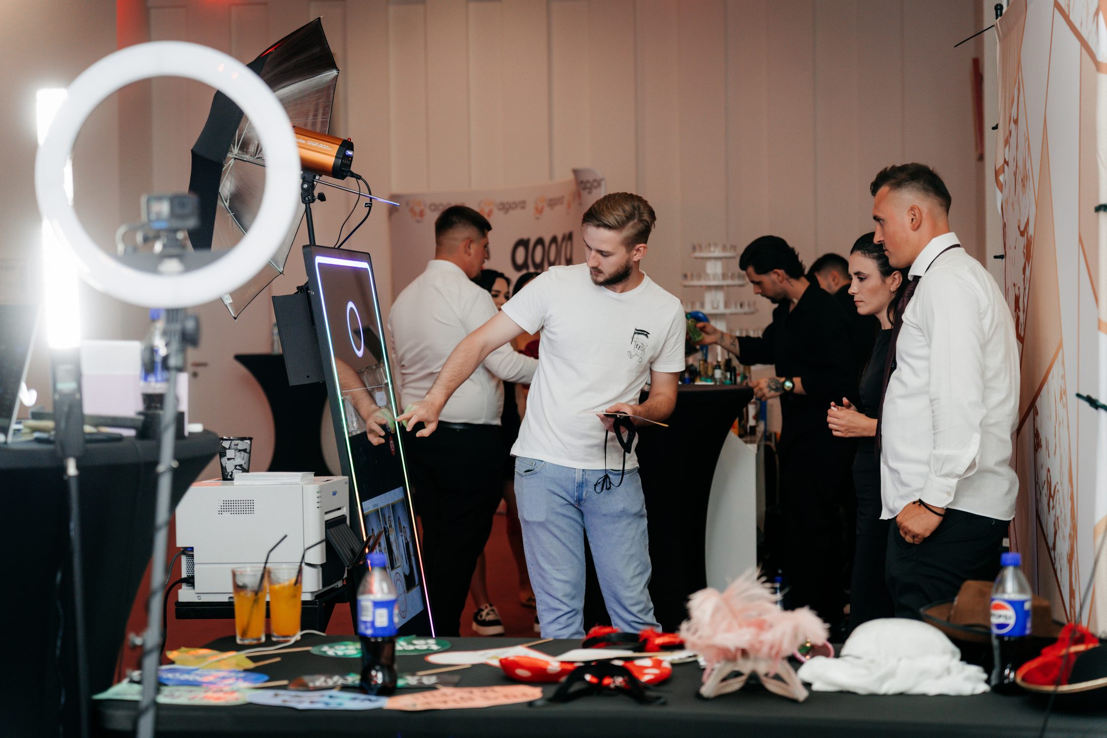 Invitați la cabina foto cu ring light — servicii evenimente Moldova